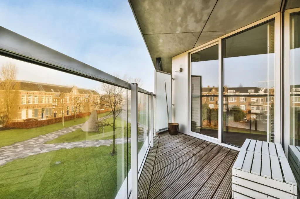 Zabudowa balkonu ramowa czy bezramowa